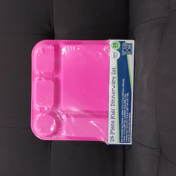 24 Piece Kids Dinnerware Set - Picture 2 of 3